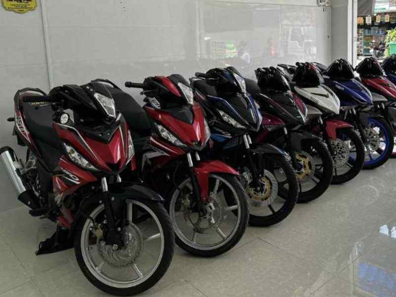 So sánh thuê xe máy và đi Grab