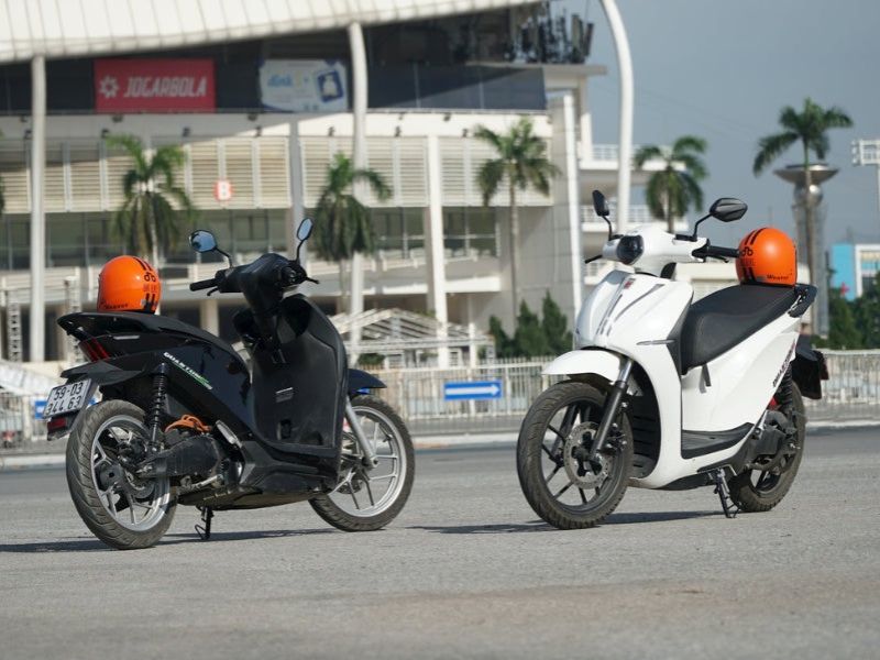 So sánh phanh giữa xe điện và xe xăng