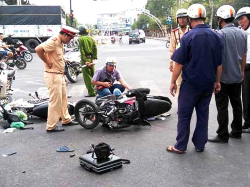 Liên hệ ngay cảnh sát giao thông khi xảy ra va chạm