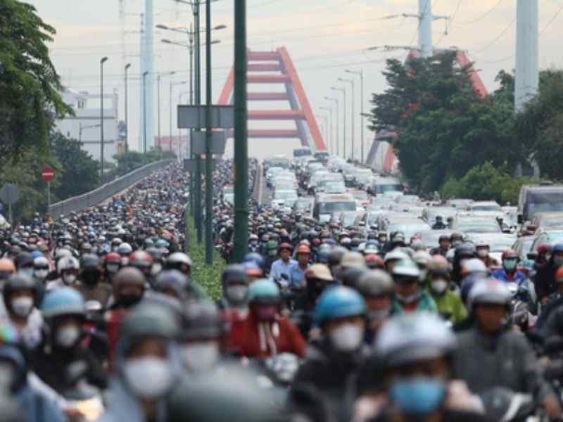 Né kẹt xe Phạm Văn Đồng